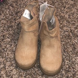 Light brown suede short boots